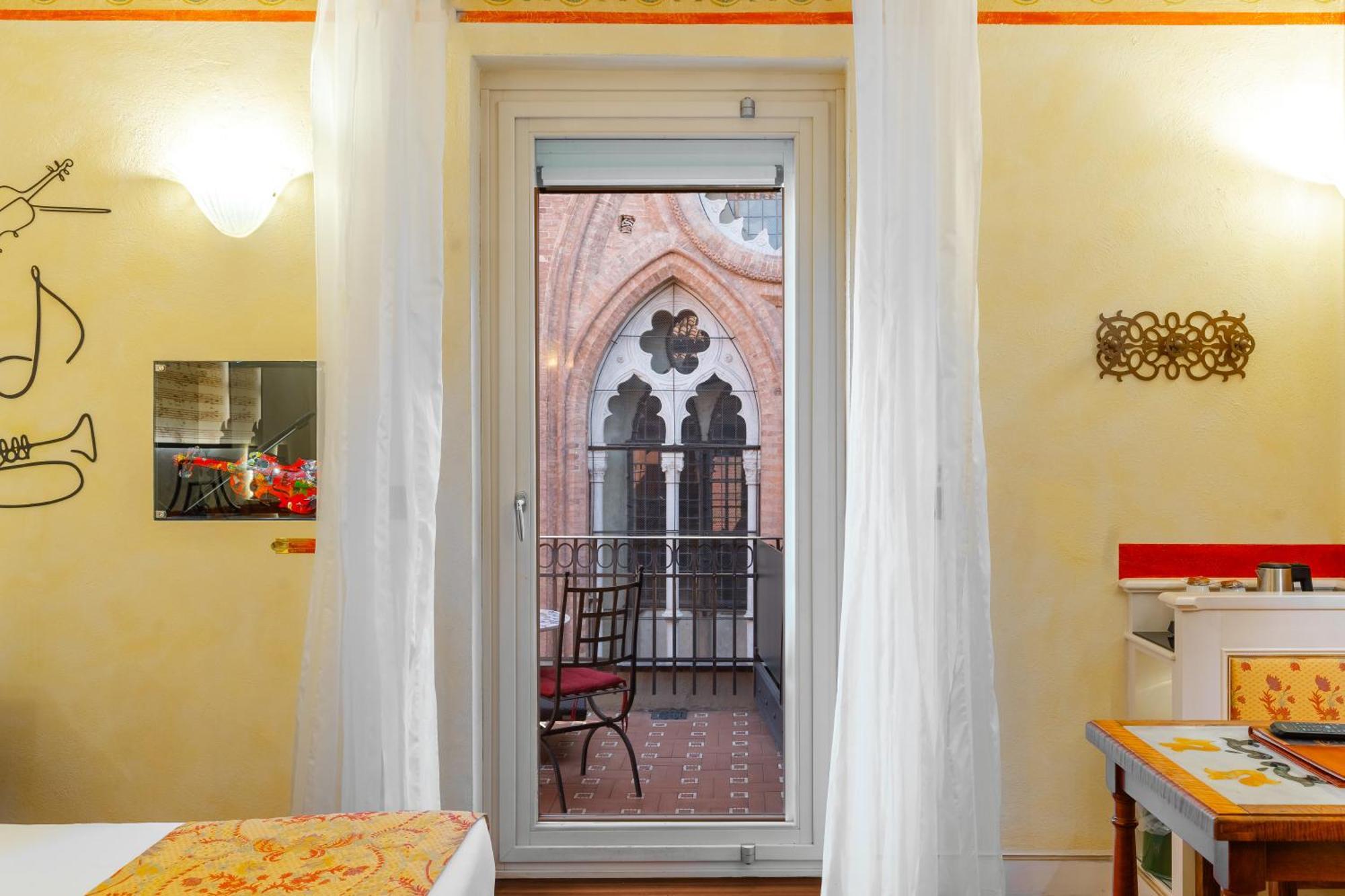 Art Hotel Commercianti Болонья Экстерьер фото