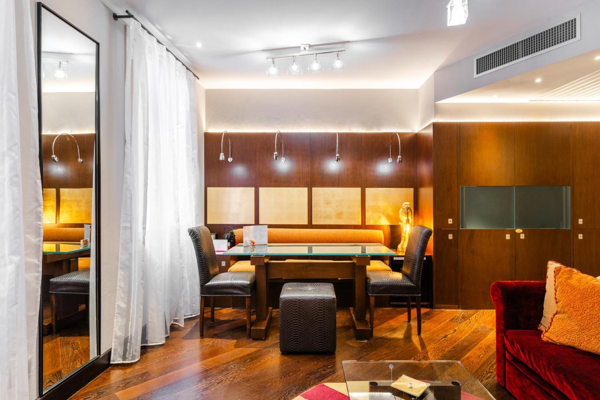 Art Hotel Commercianti Болонья Экстерьер фото